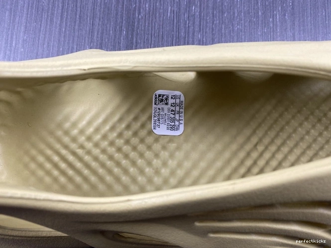 Adidas RNNR GV6775 Sulfur Yeezy Foam 0822